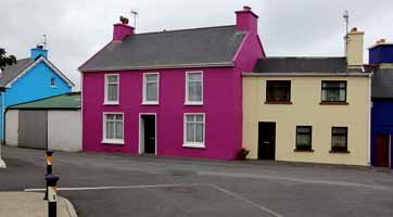 Eyeries Village centre - Purple House Front